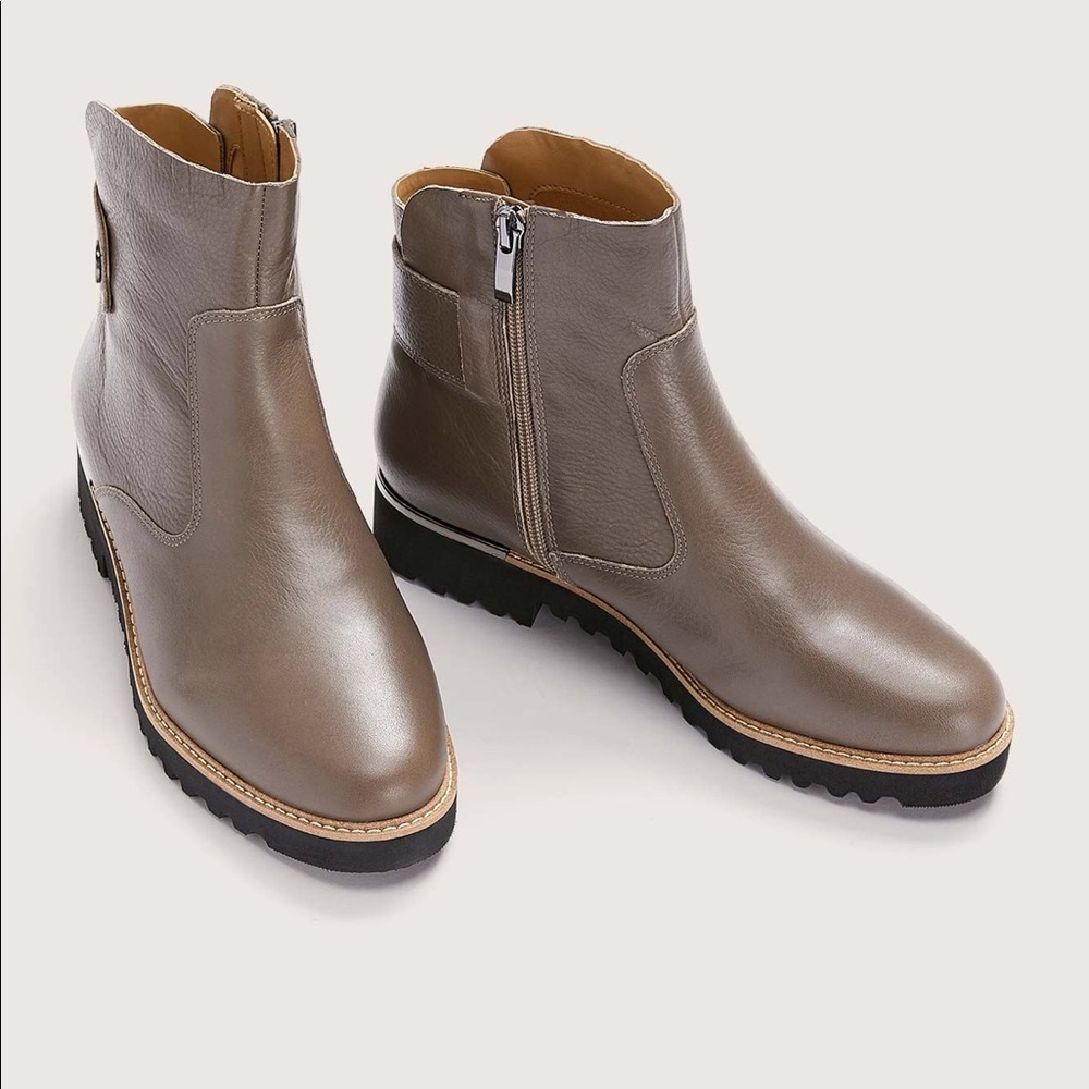 NWT Franco Sarto Leather Booties 9W (new!)